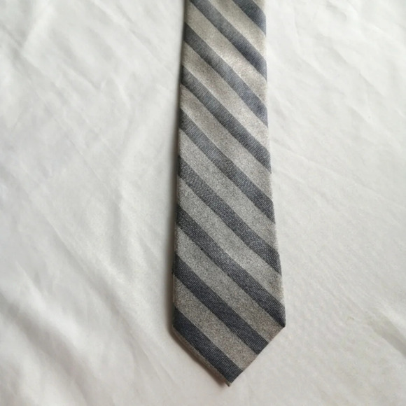 Calvin Klein Silk Blend Silver and Blue Striped Slim Tie - Picture 2 of 14